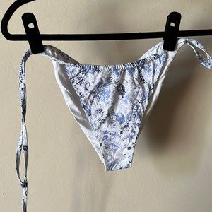 NWT Dippin’ Daisy’s Large String Bikini Bottom👙